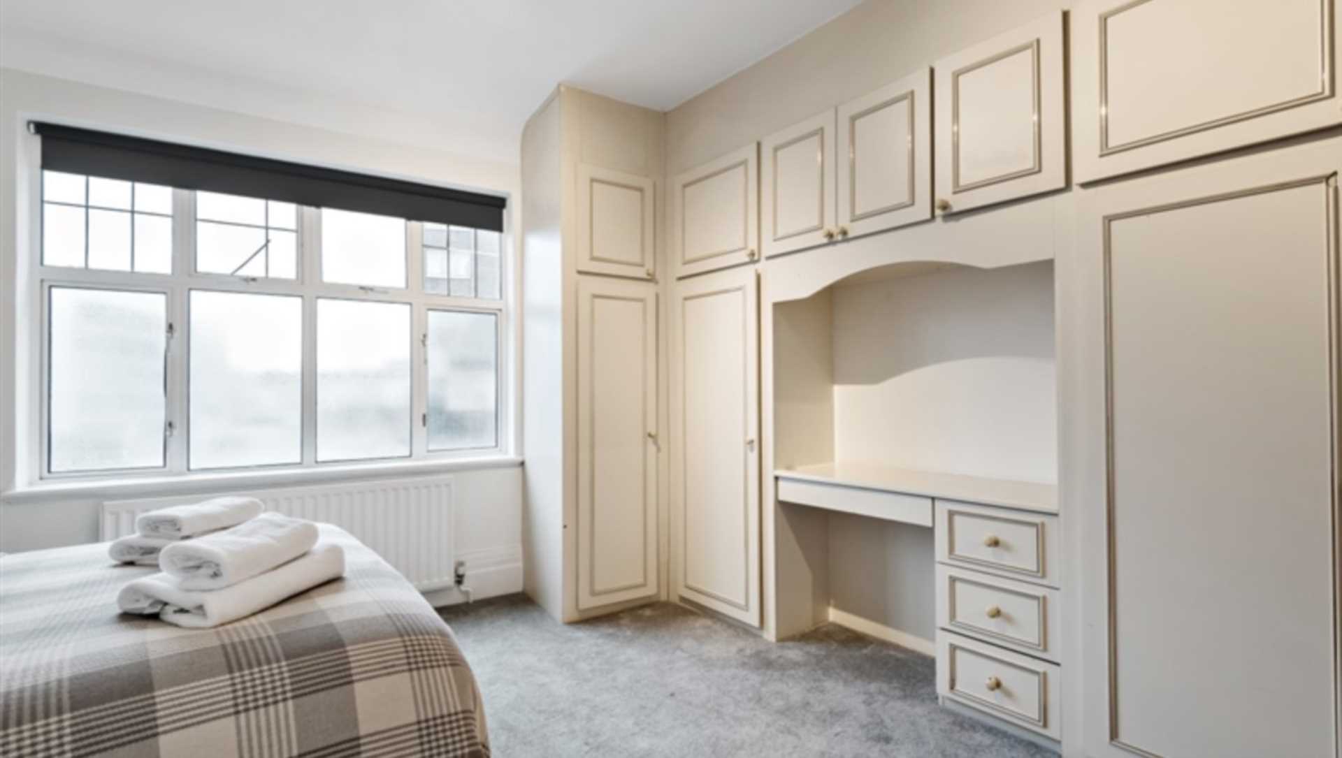 London NW8 7HY 2 bed flat rental property internal/external image-7