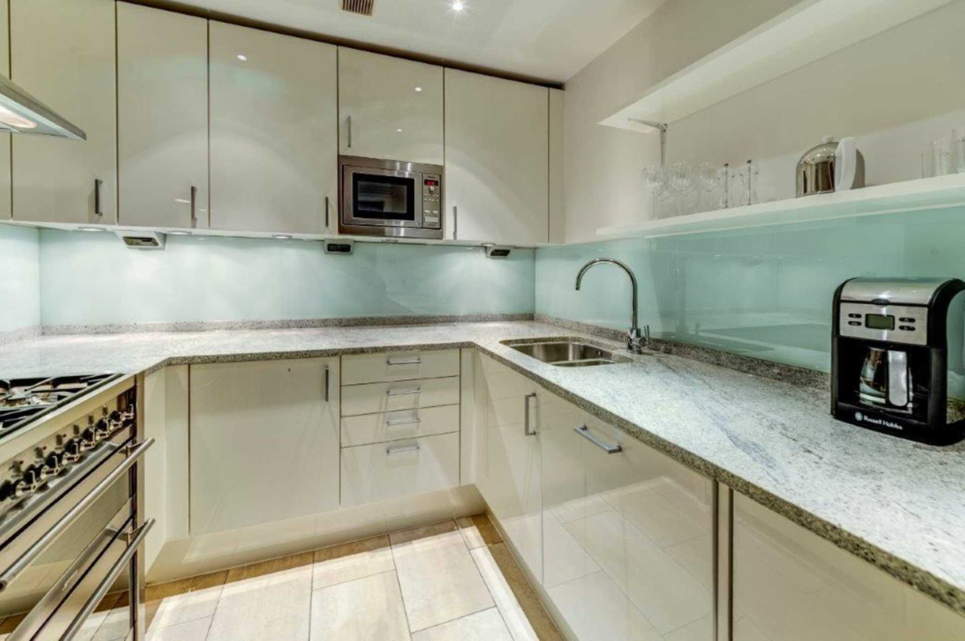 London W8 5EH 1 bed flat rental property internal/external image-5