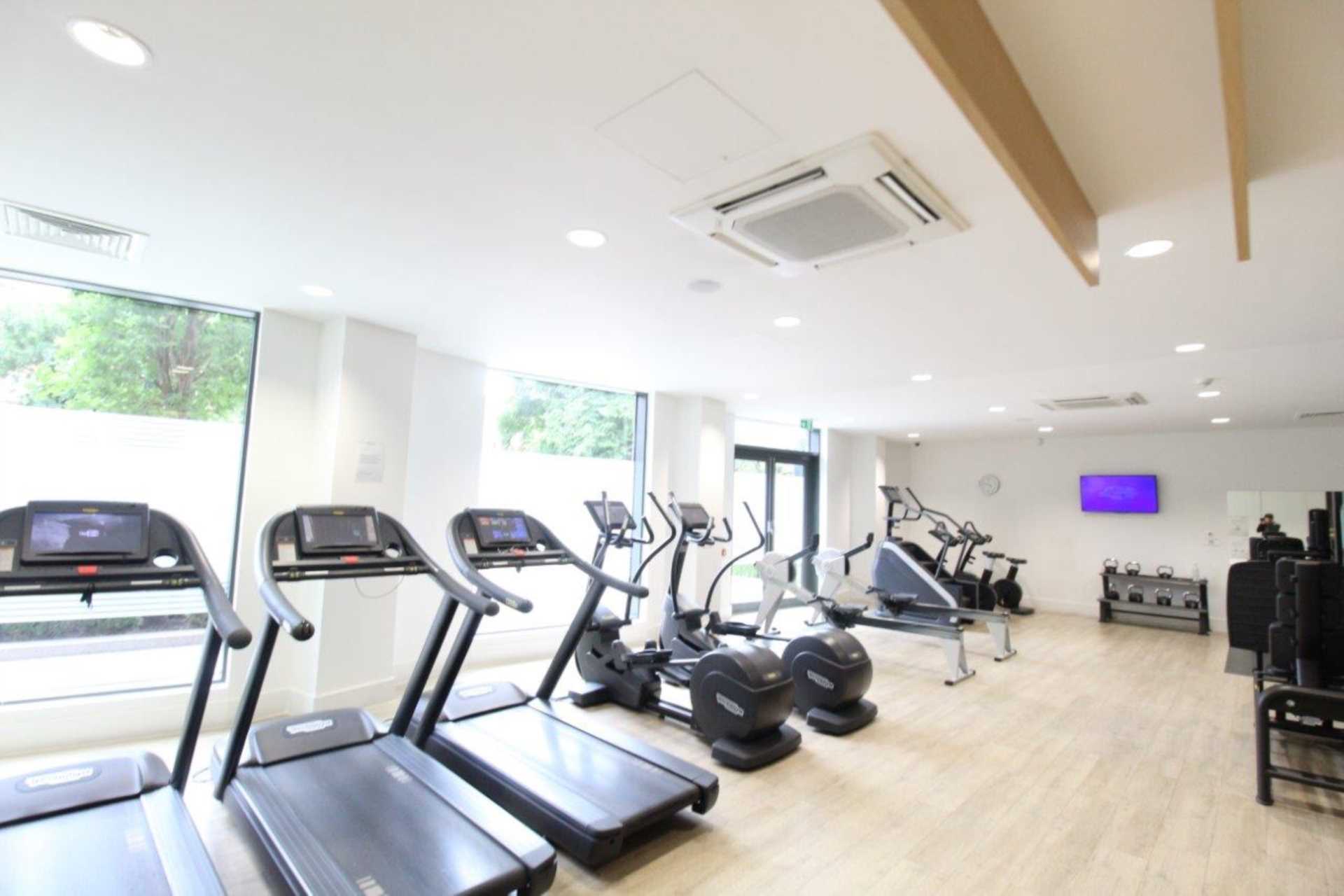London HA9 0GH 2 bed flat sales property internal/external image-11