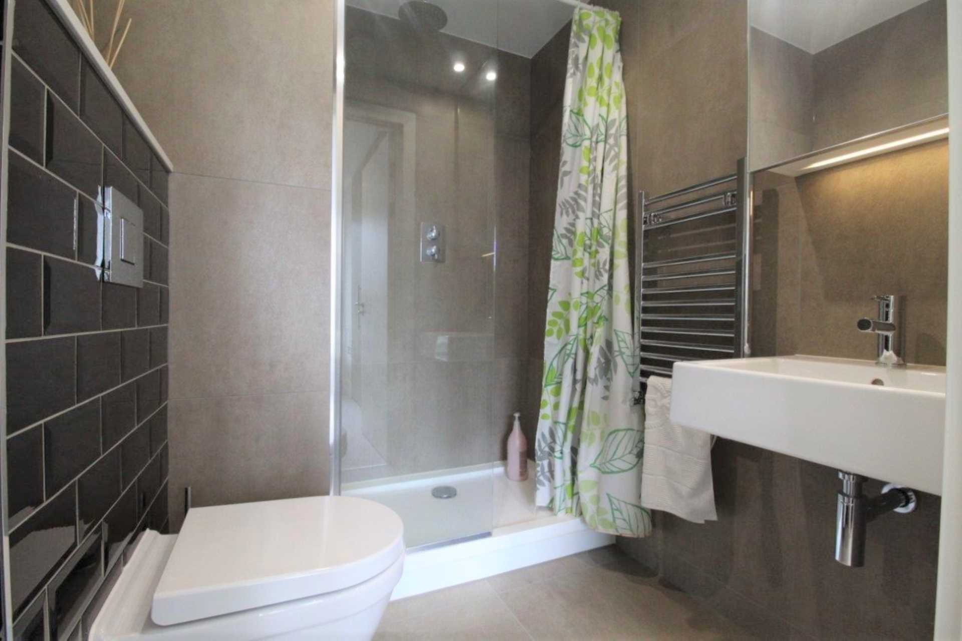 London HA9 0GH 2 bed flat sales property internal/external image-8