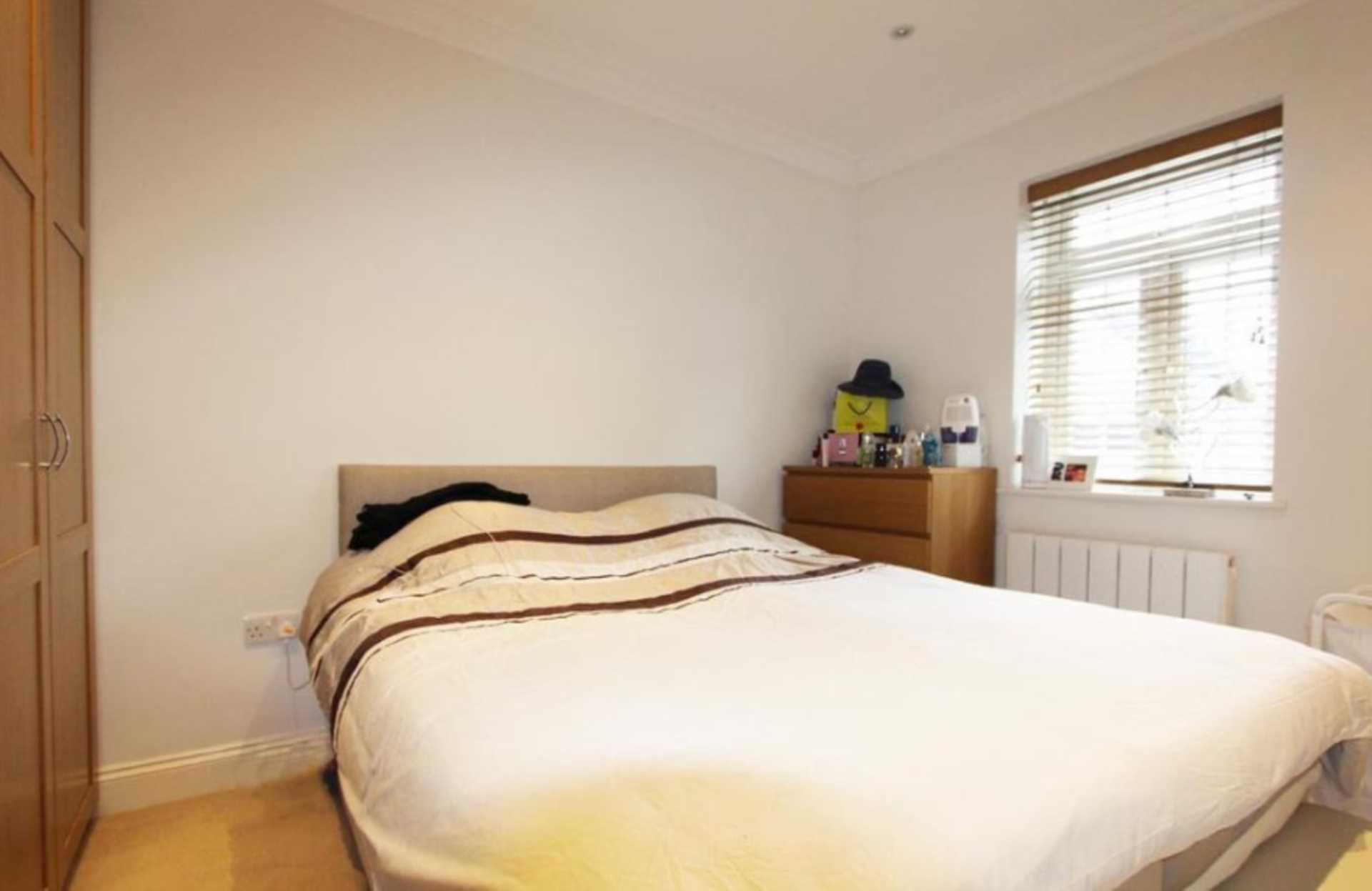 London NW11 8BL 1 bed flat rental property internal/external image-1