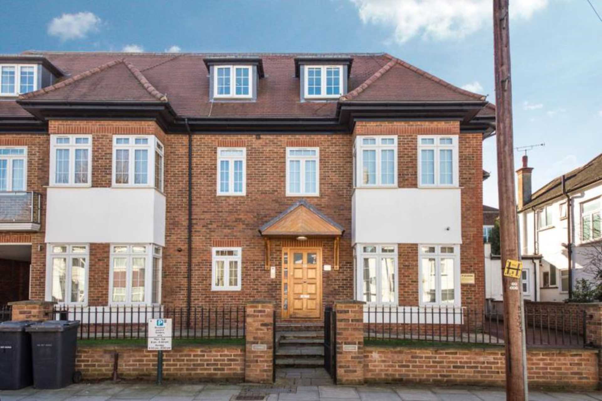 London NW11 8BL 1 bed flat rental property internal/external image-3