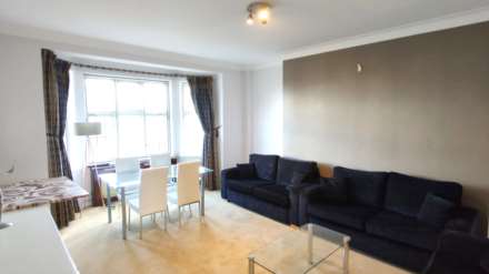 2 bed flat to rent in London NW8