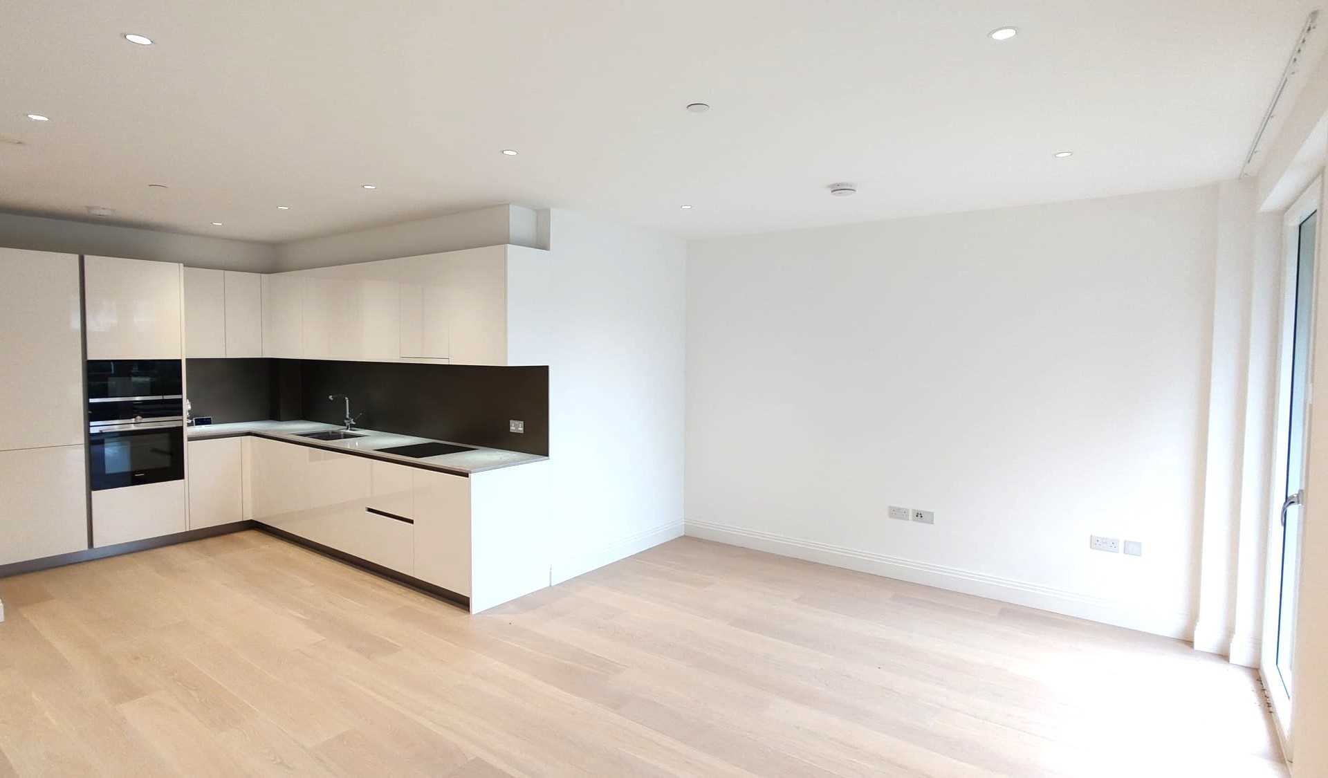 London TW11 9FJ 1 bed flat rental property internal/external image-1
