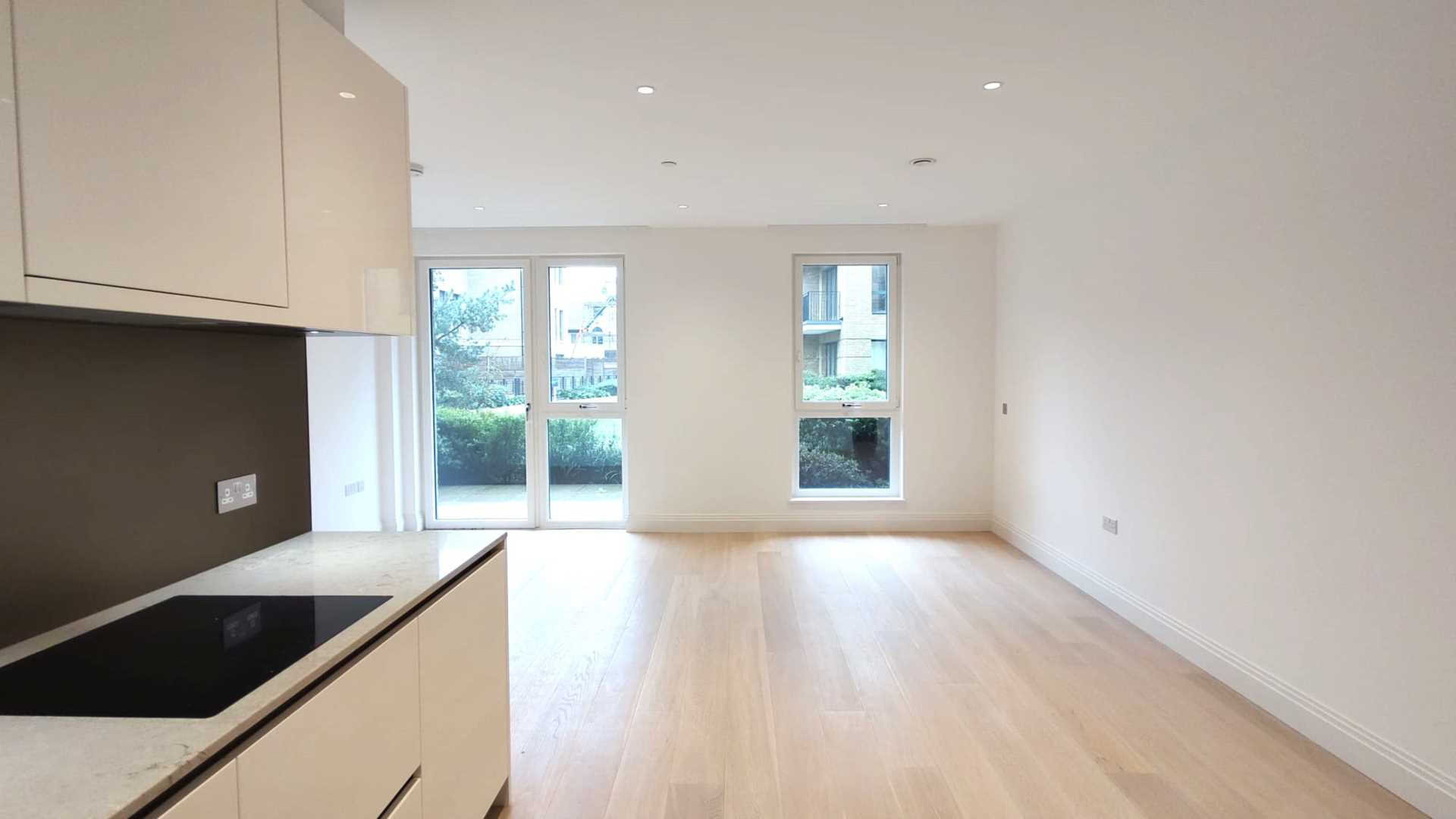 London TW11 9FJ 1 bed flat rental property internal/external image-2
