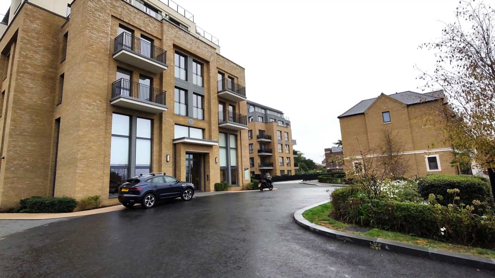 London TW11 9FJ 1 bed flat rental property internal/external image-7