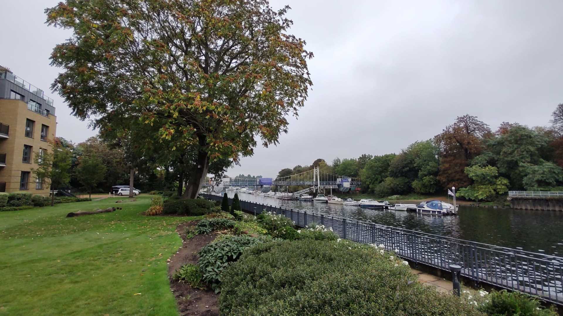 London TW11 9FJ 2 bed flat rental property internal/external image-12