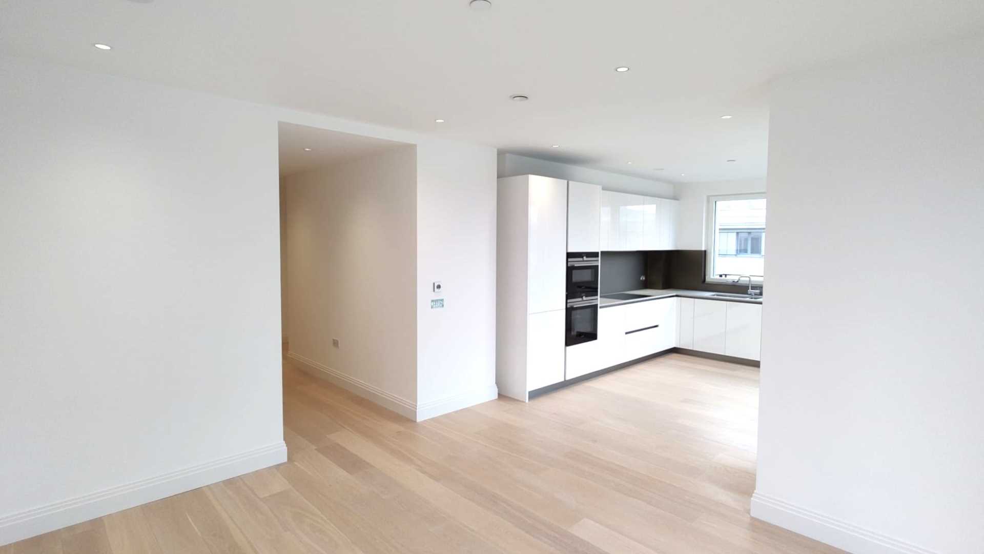 London TW11 9FJ 3 bed flat rental property internal/external image-1