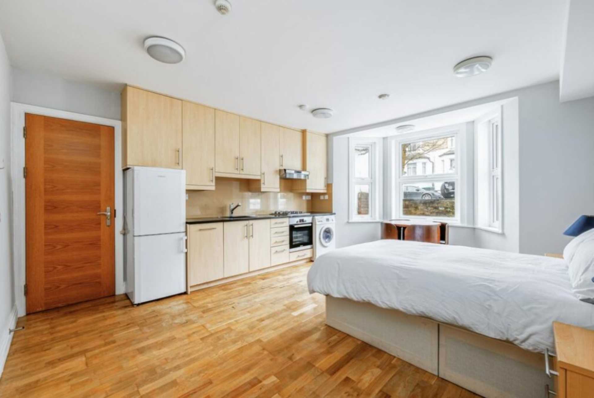 London W5 3UP 1 bed studio rental property internal/external image-1