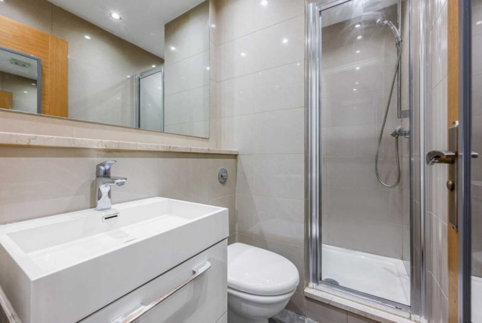 London W5 3UP 1 bed studio rental property internal/external image-5