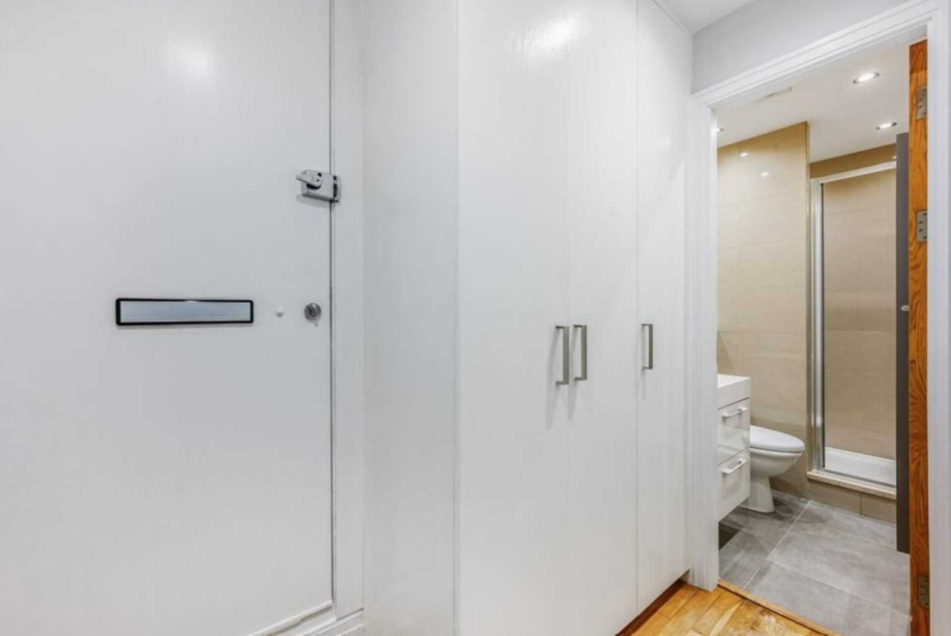 London W5 3UP 1 bed studio rental property internal/external image-6