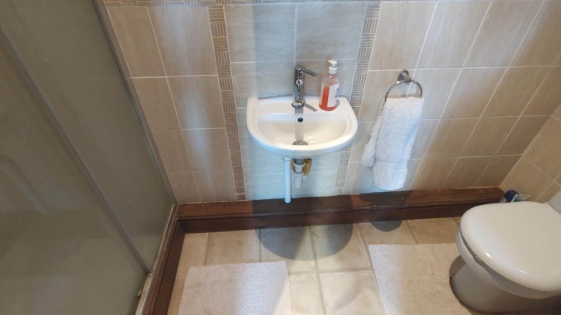 ロンドン W3 9PR 3ベッドフラット 賃貸物件の内外装写真-12