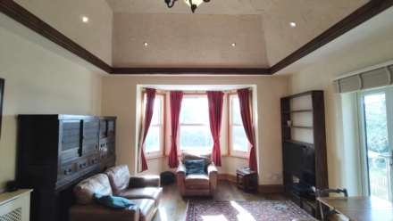 3 bed flat to rent in London W3