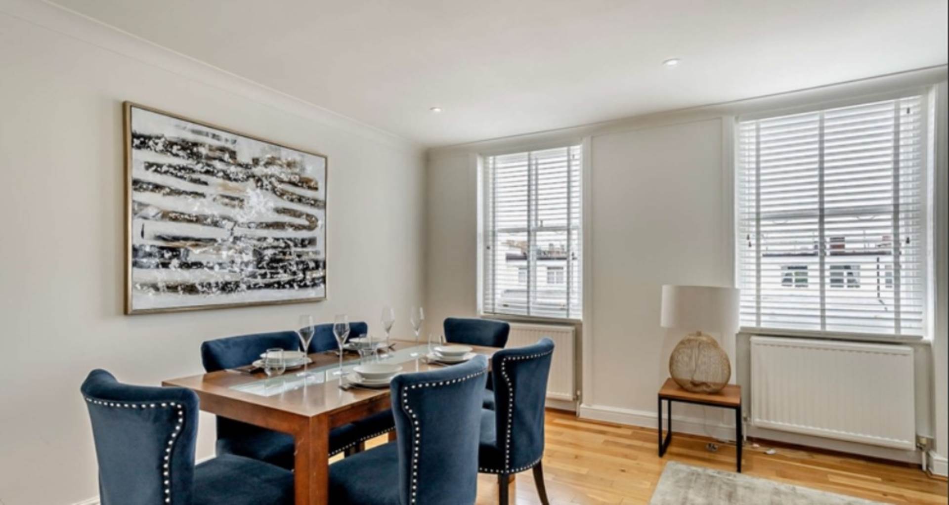 London W8 6JN 2 bed flat rental property internal/external image-1