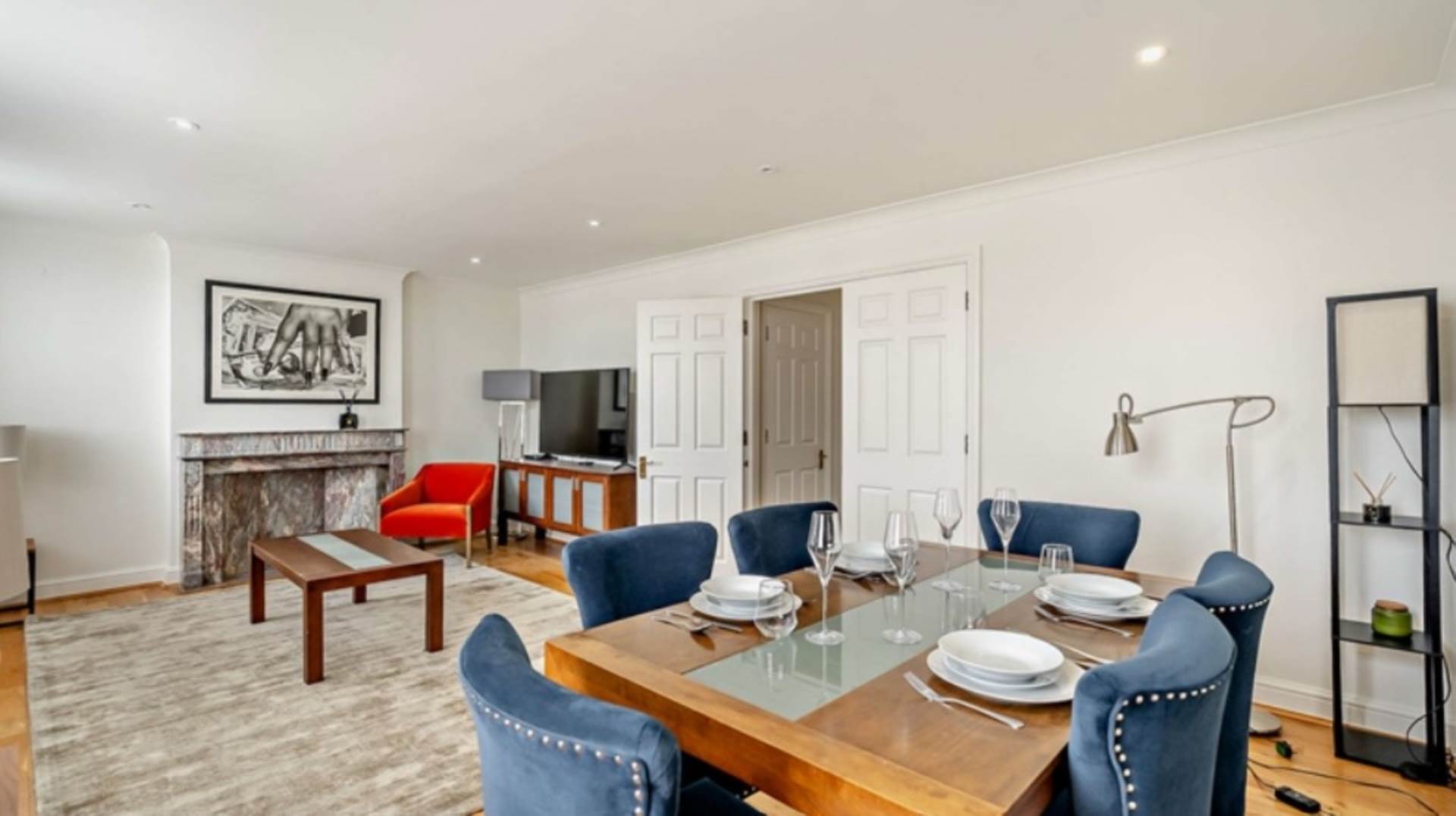 London W8 6JN 2 bed flat rental property internal/external image-2