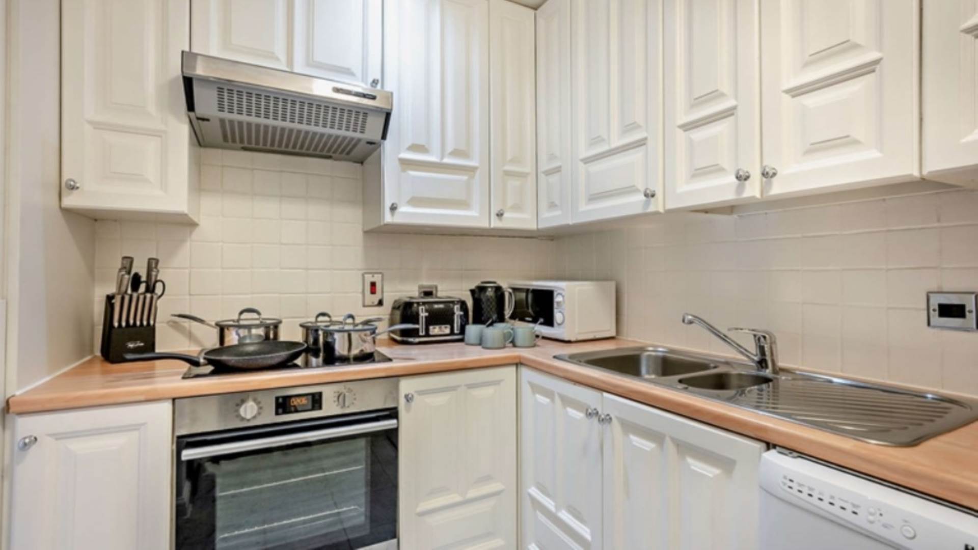 London W8 6JN 2 bed flat rental property internal/external image-5