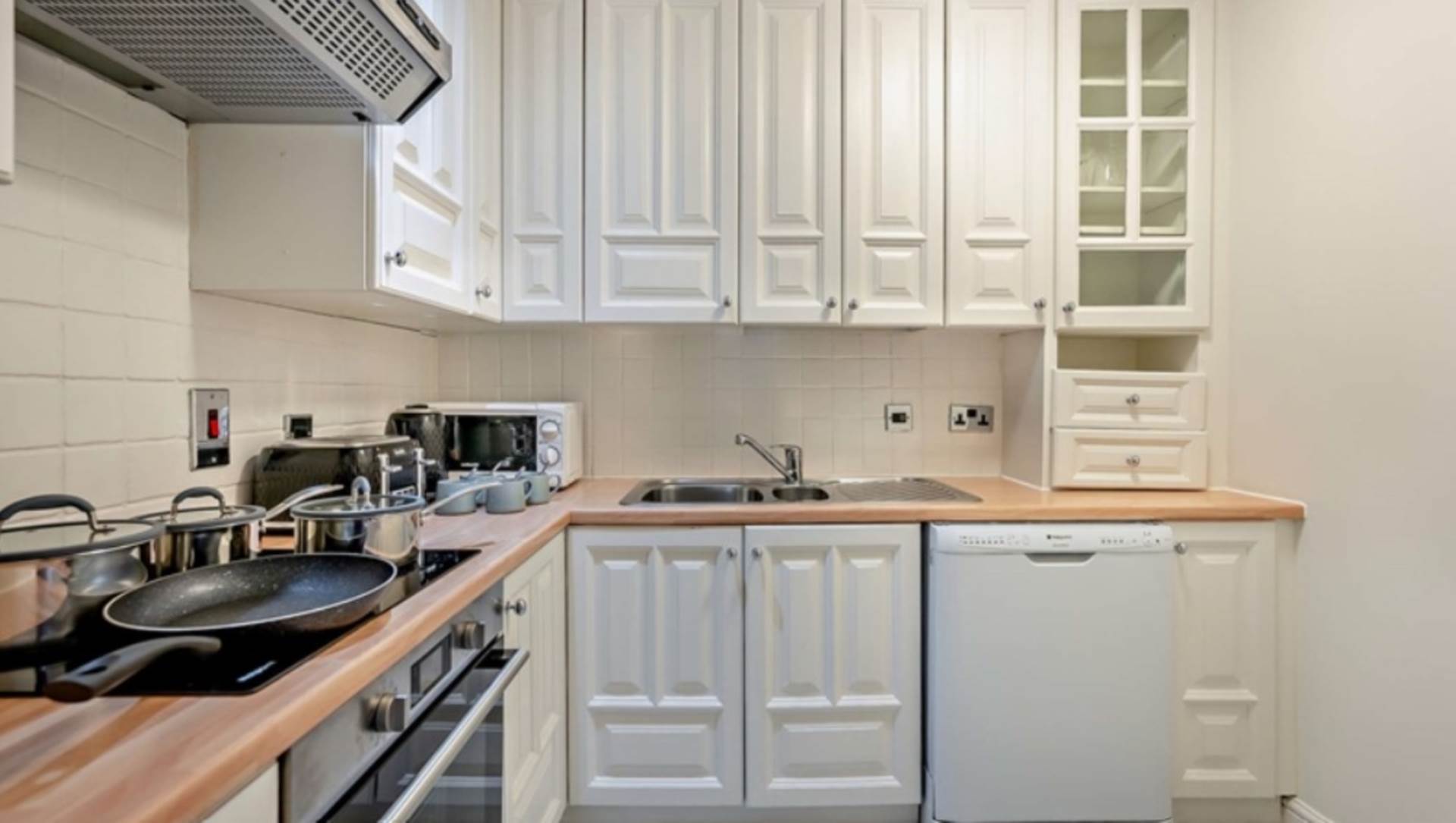 London W8 6JN 2 bed flat rental property internal/external image-6