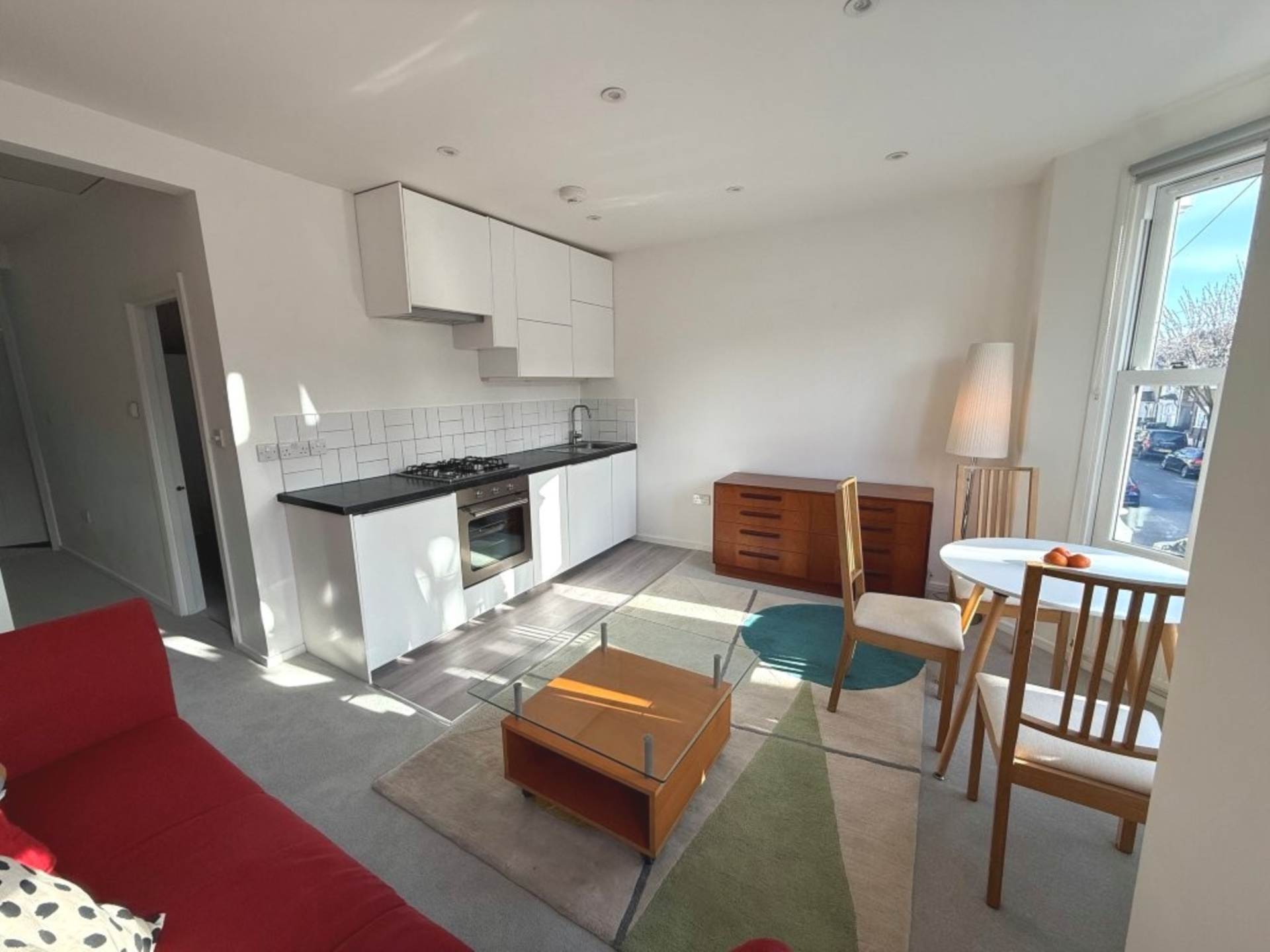 2 bed flat to rent | Third Avenue, London E12 Picure-1