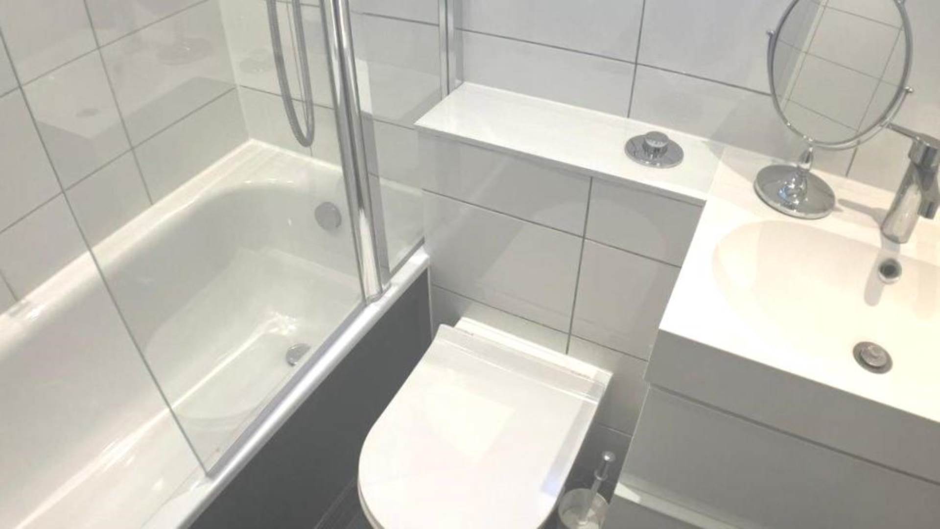 London E12 6DS 2 bed flat rental property internal/external image-4