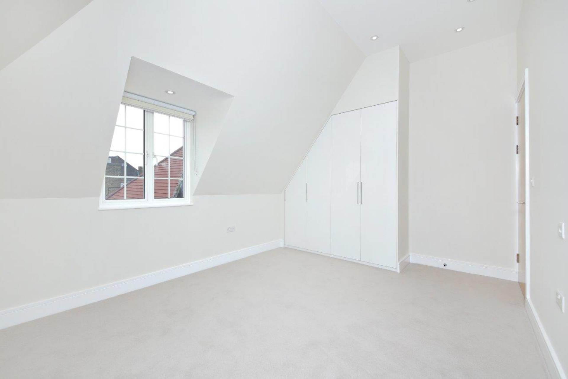 London NW11 8BL 3 bed flat rental property internal/external image-10