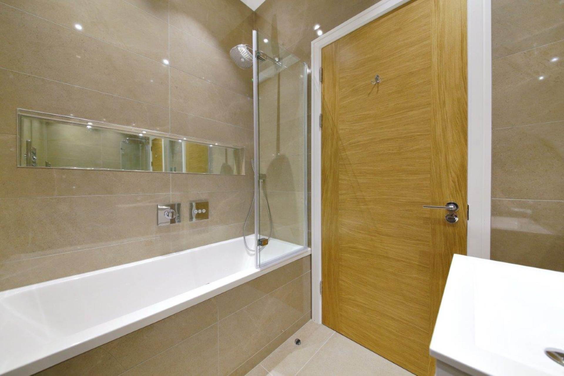London NW11 8BL 3 bed flat rental property internal/external image-15