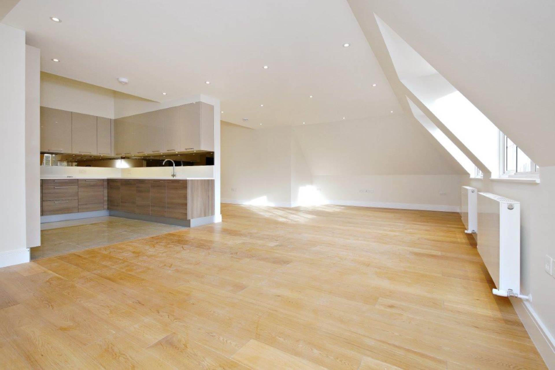 London NW11 8BL 3 bed flat rental property internal/external image-2