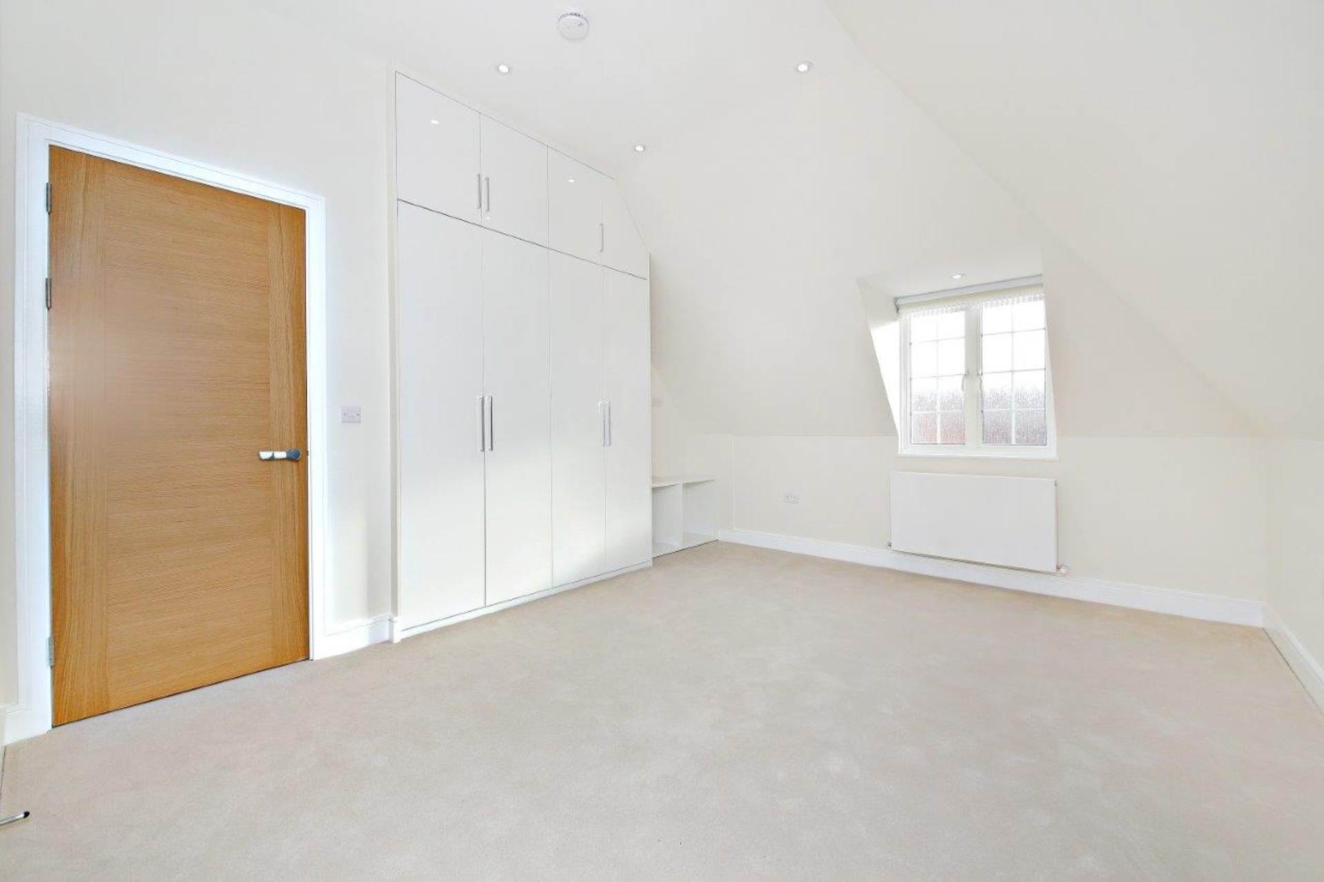 London NW11 8BL 3 bed flat rental property internal/external image-8