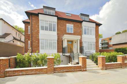 3 bed flat to rent in London NW11