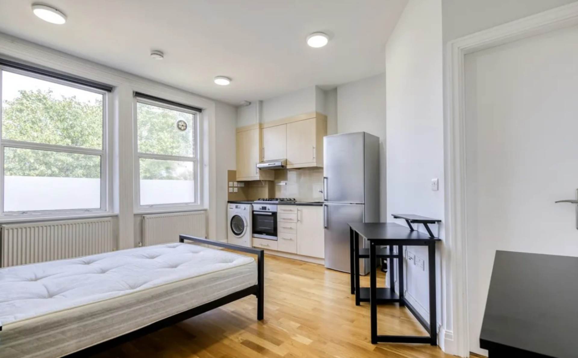London W3 9SL 1 bed studio rental property internal/external image-1