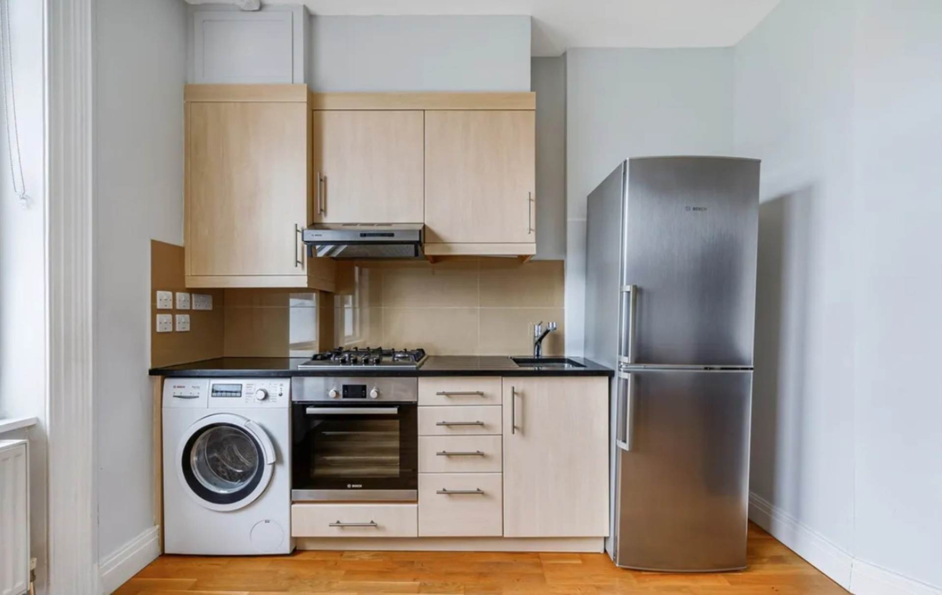 London W3 9SL 1 bed studio rental property internal/external image-2