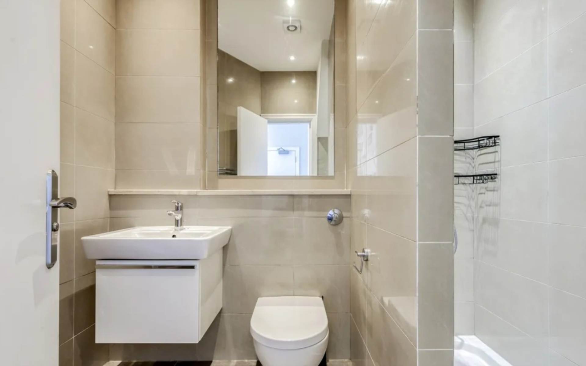 London W3 9SL 1 bed studio rental property internal/external image-3