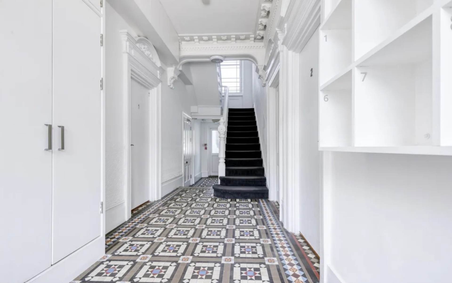 London W3 9SL 1 bed studio rental property internal/external image-4