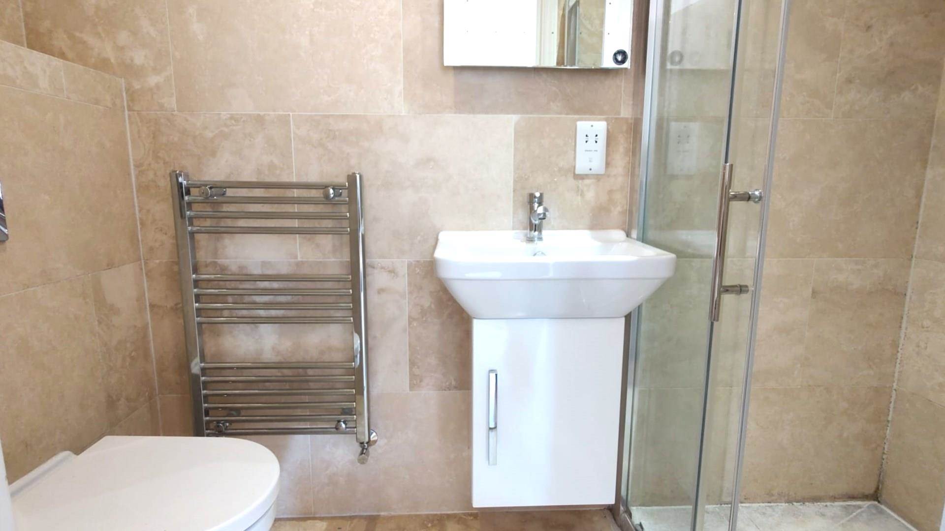 London N12 8BF 4 bed end terrace rental property internal/external image-10