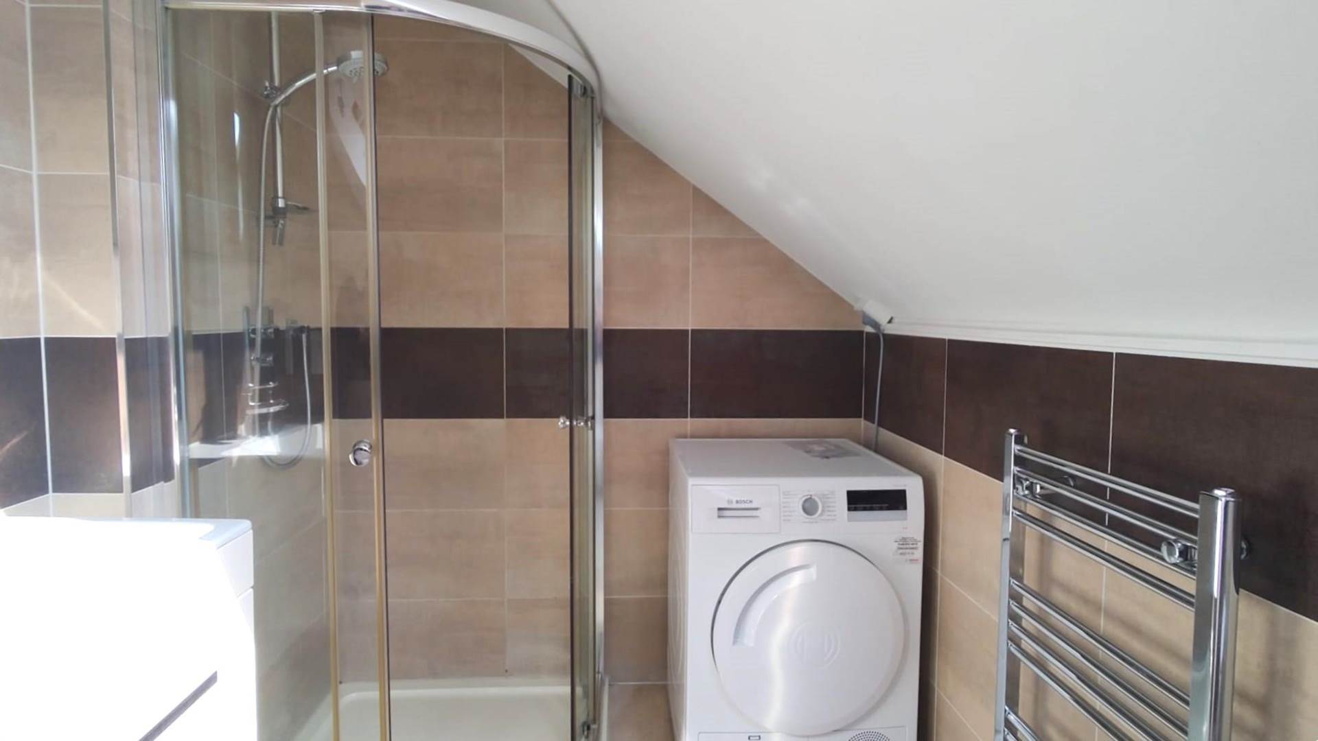 London N12 8BF 4 bed end terrace rental property internal/external image-11