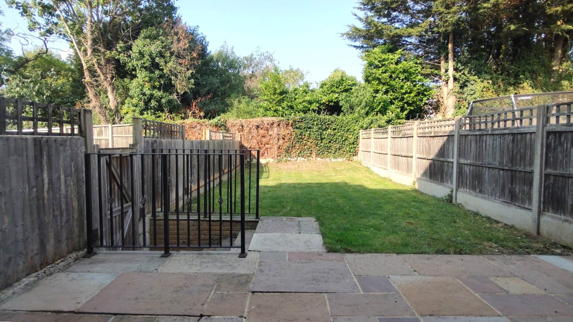 London N12 8BF 4 bed end terrace rental property internal/external image-13