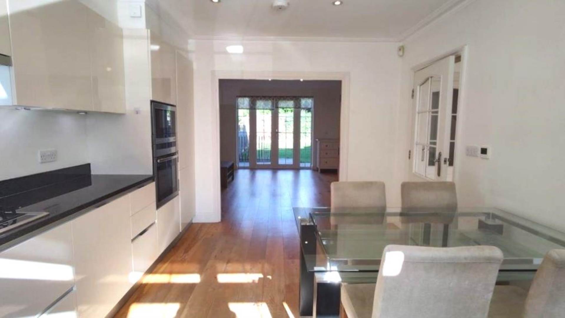 London N12 8BF 4 bed end terrace rental property internal/external image-2