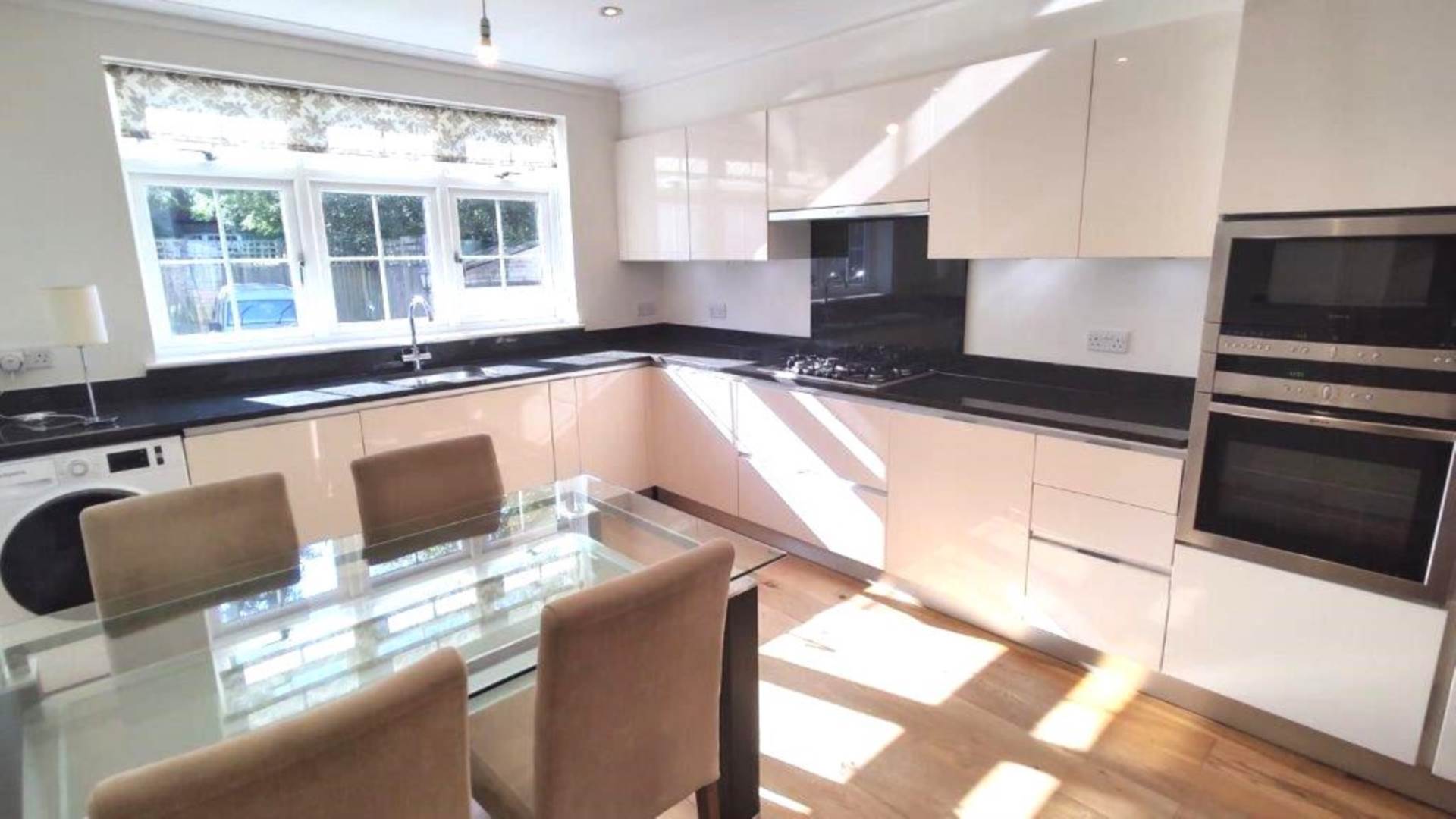 London N12 8BF 4 bed end terrace rental property internal/external image-3