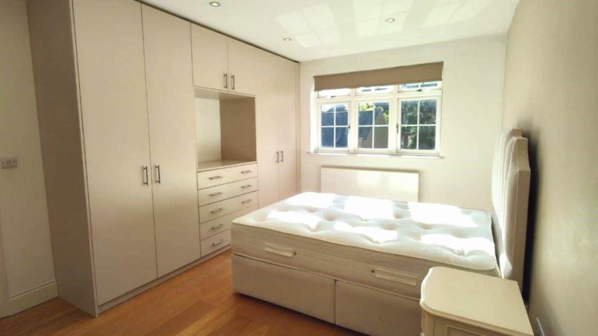 London N12 8BF 4 bed end terrace rental property internal/external image-4