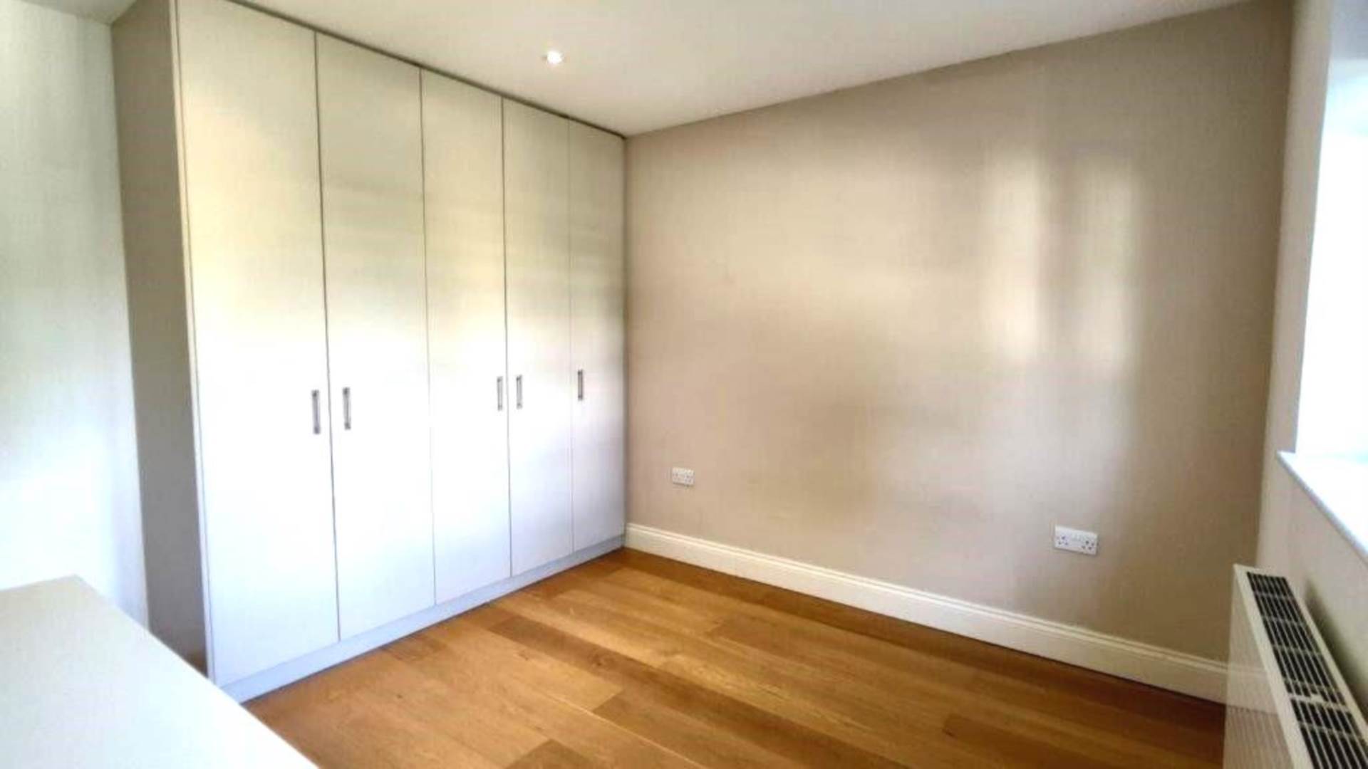 London N12 8BF 4 bed end terrace rental property internal/external image-5