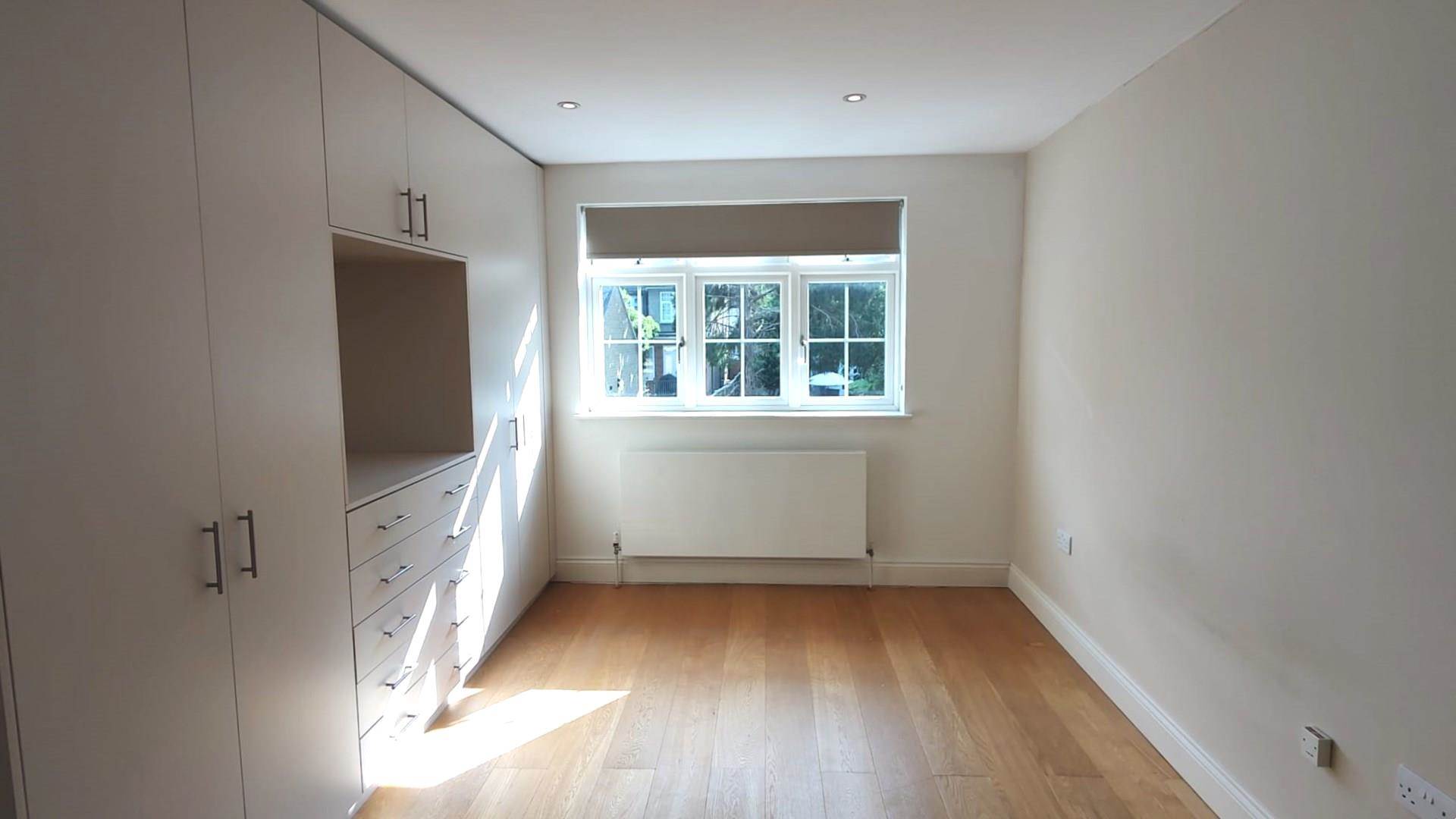 London N12 8BF 4 bed end terrace rental property internal/external image-7