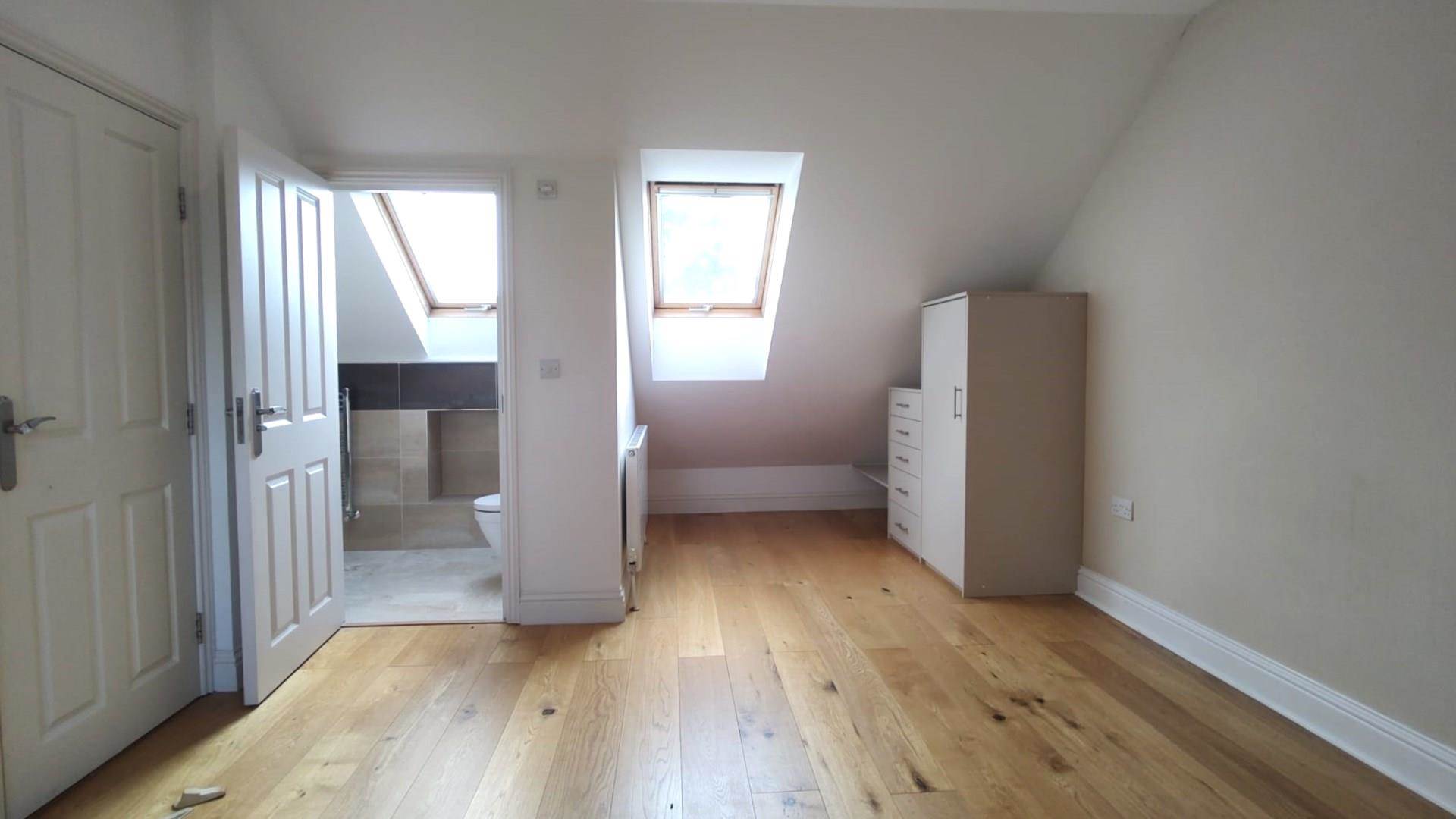 London N12 8BF 4 bed end terrace rental property internal/external image-8