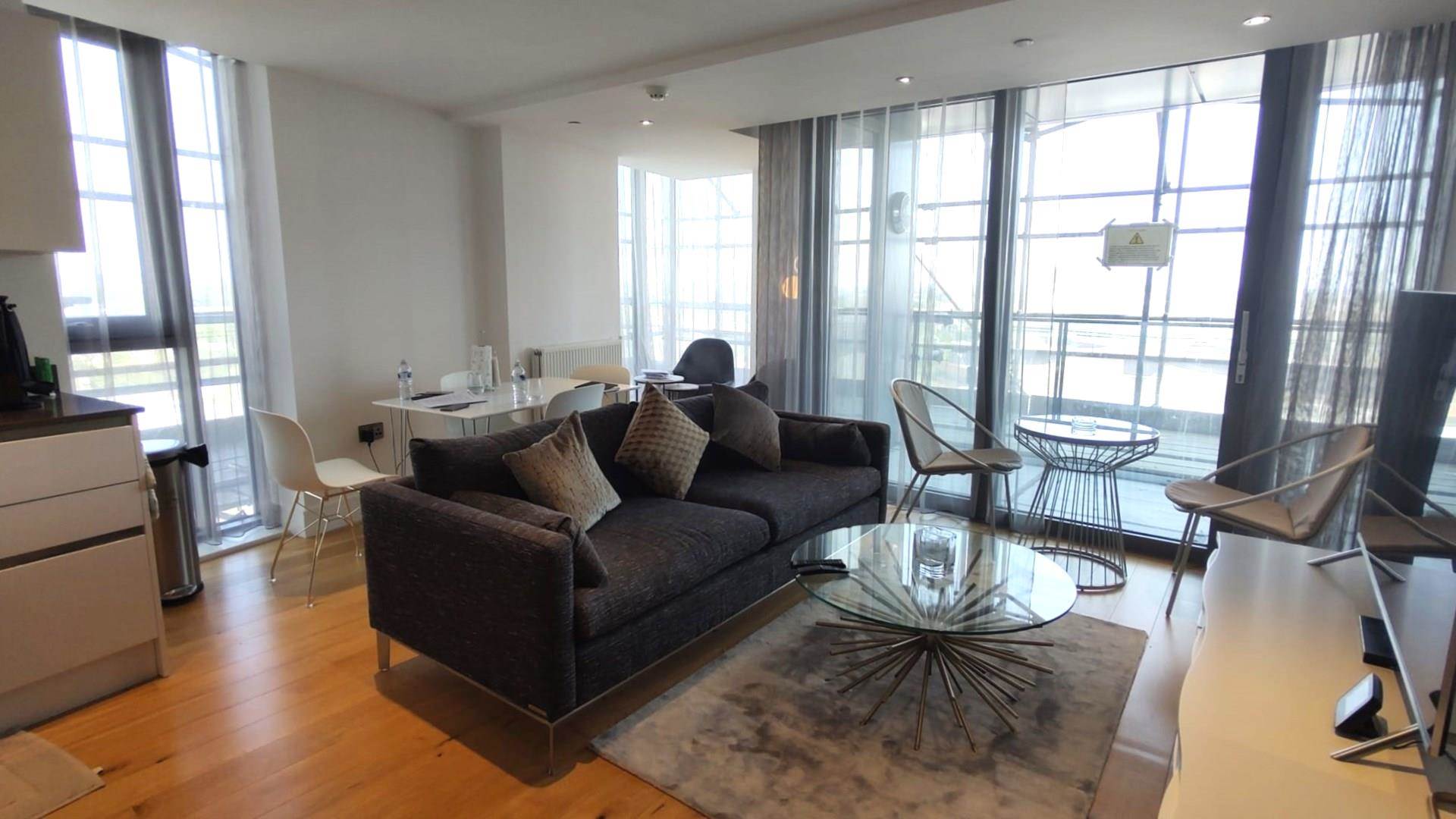 London W5 2SN 2 bed flat rental property internal/external image-2