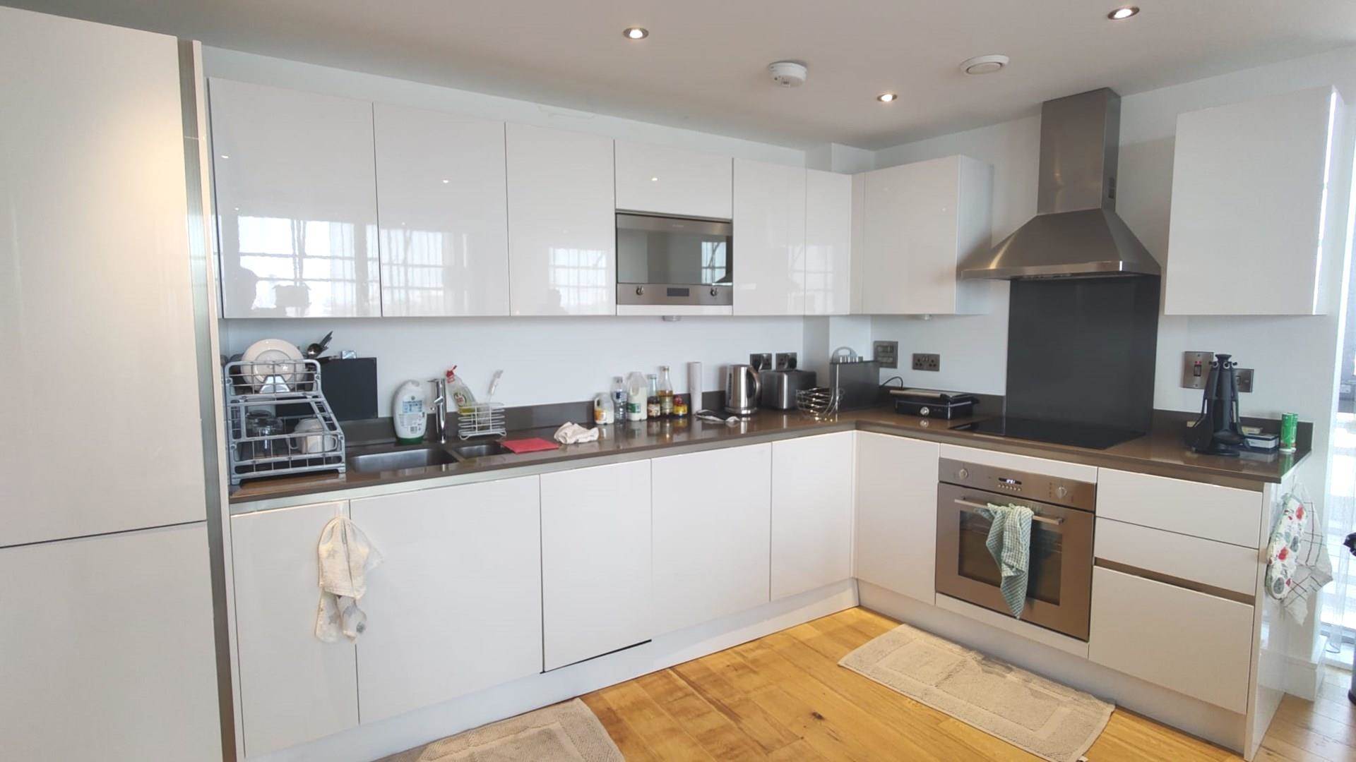 London W5 2SN 2 bed flat rental property internal/external image-5