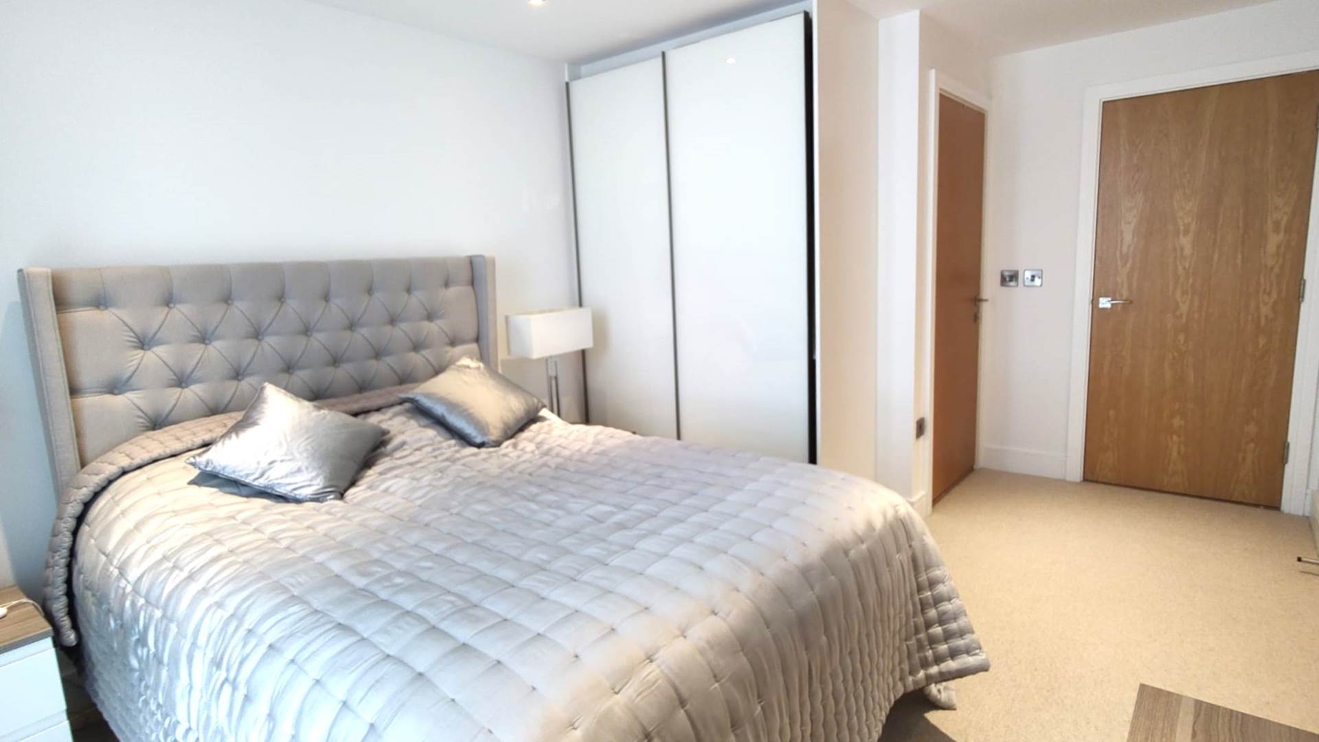 London W5 2SN 2 bed flat rental property internal/external image-6