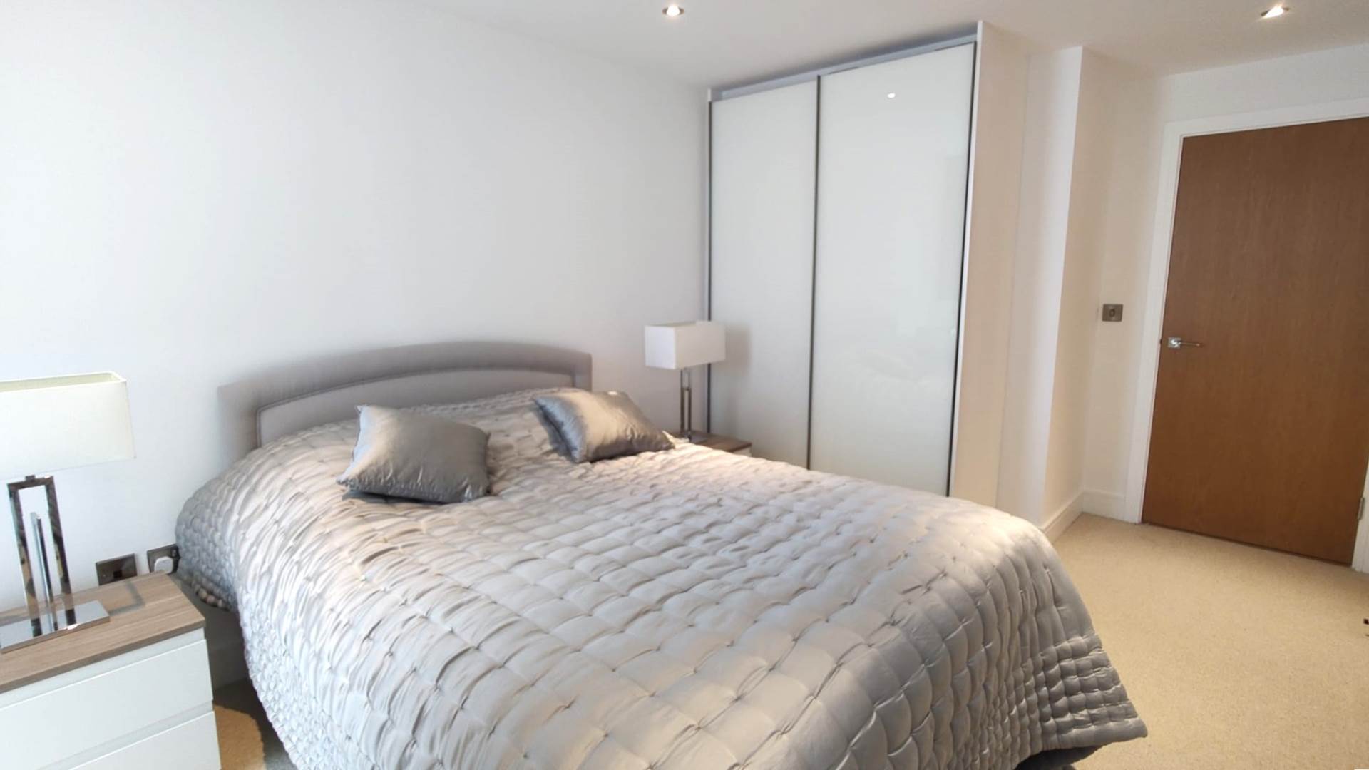 London W5 2SN 2 bed flat rental property internal/external image-8