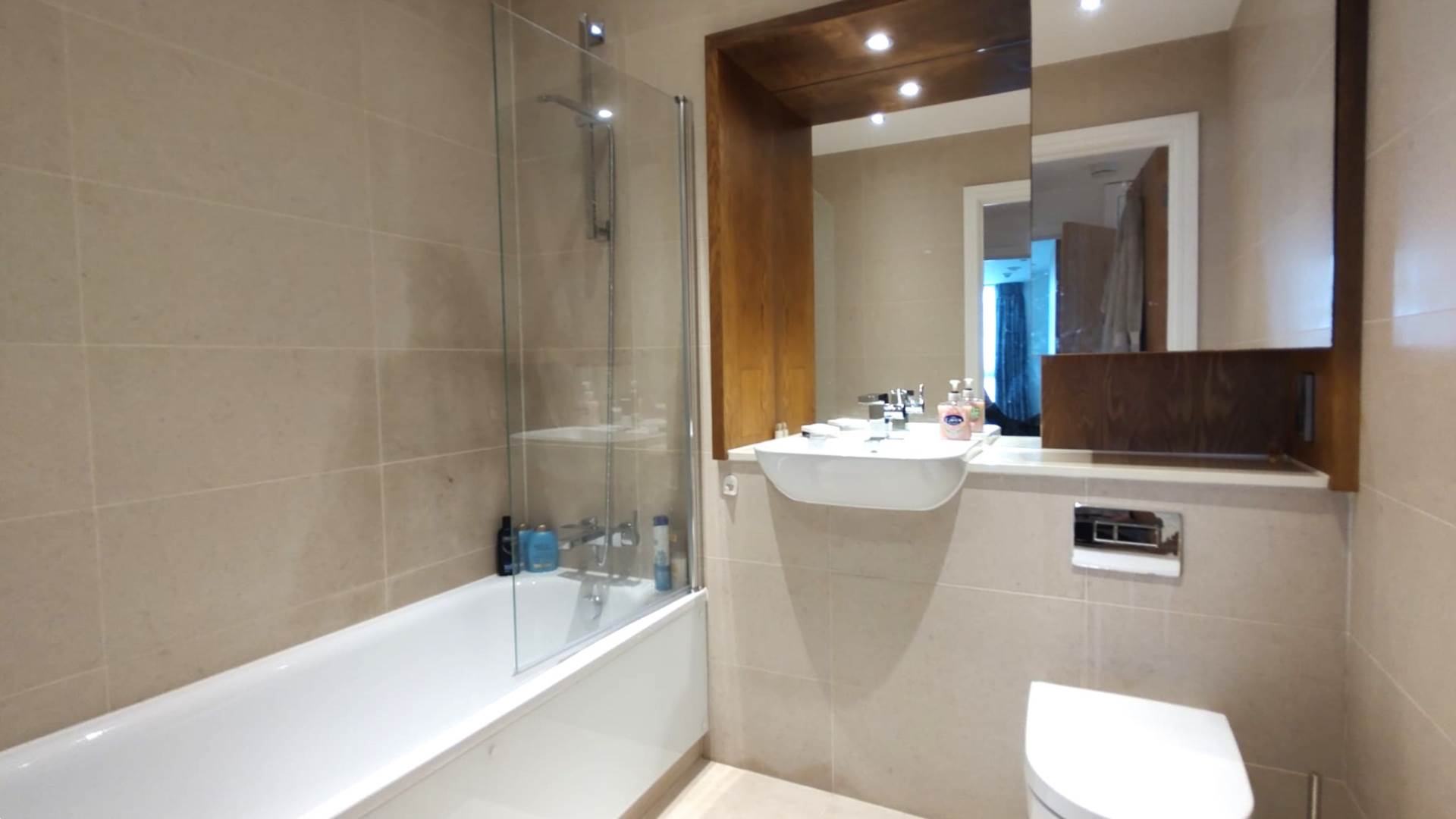 London W5 2SN 2 bed flat rental property internal/external image-9