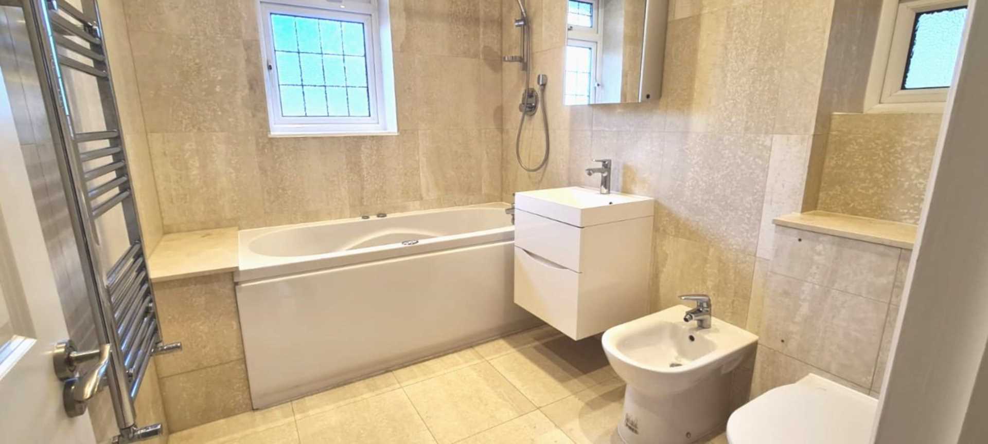 ロンドン W5 1AP 4ベッドセミディタッチ 賃貸物件の内外装写真-9