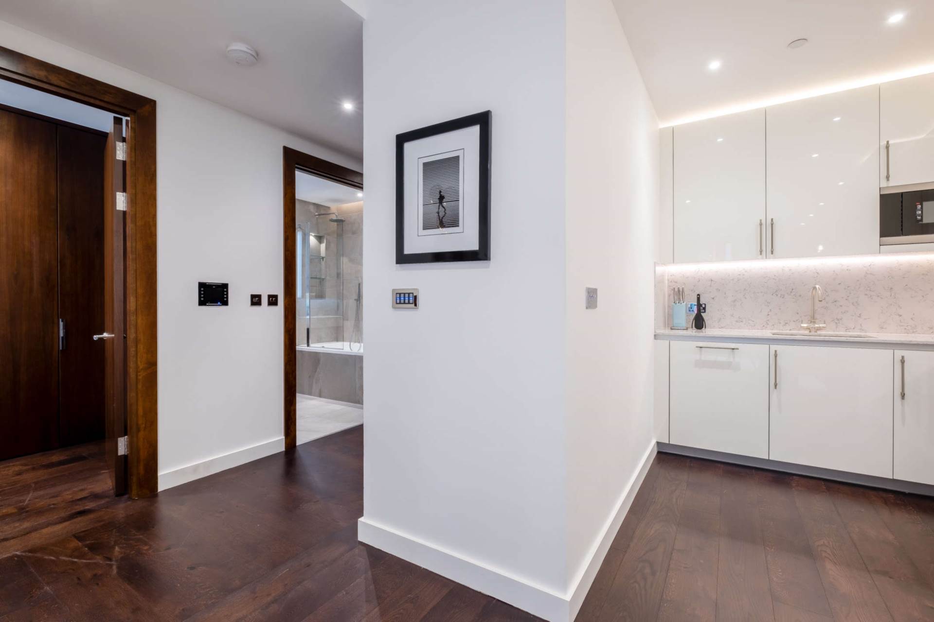London SW11 7AG 1 bed flat rental property internal/external image-2