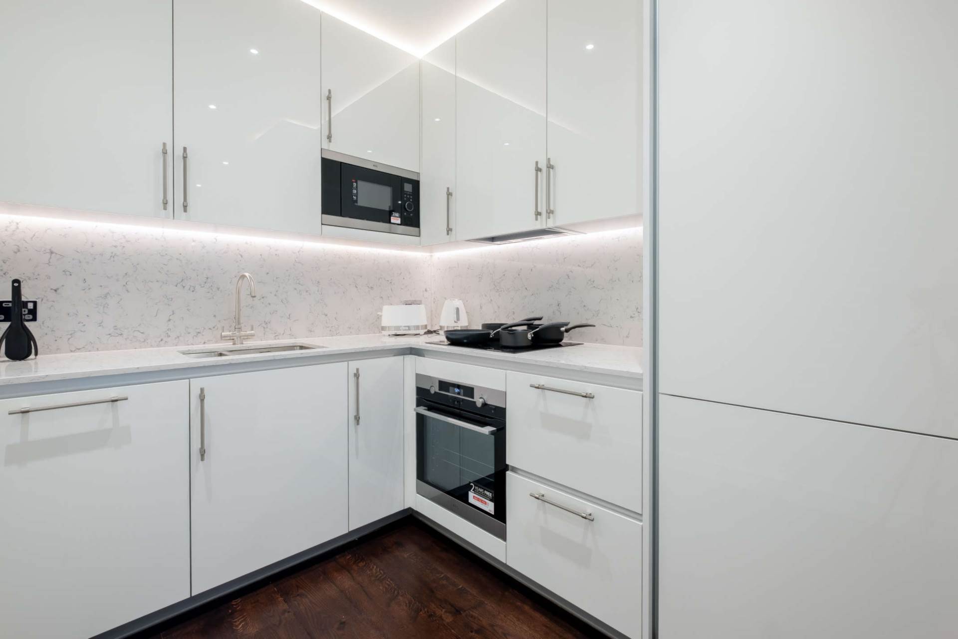 London SW11 7AG 1 bed flat rental property internal/external image-5