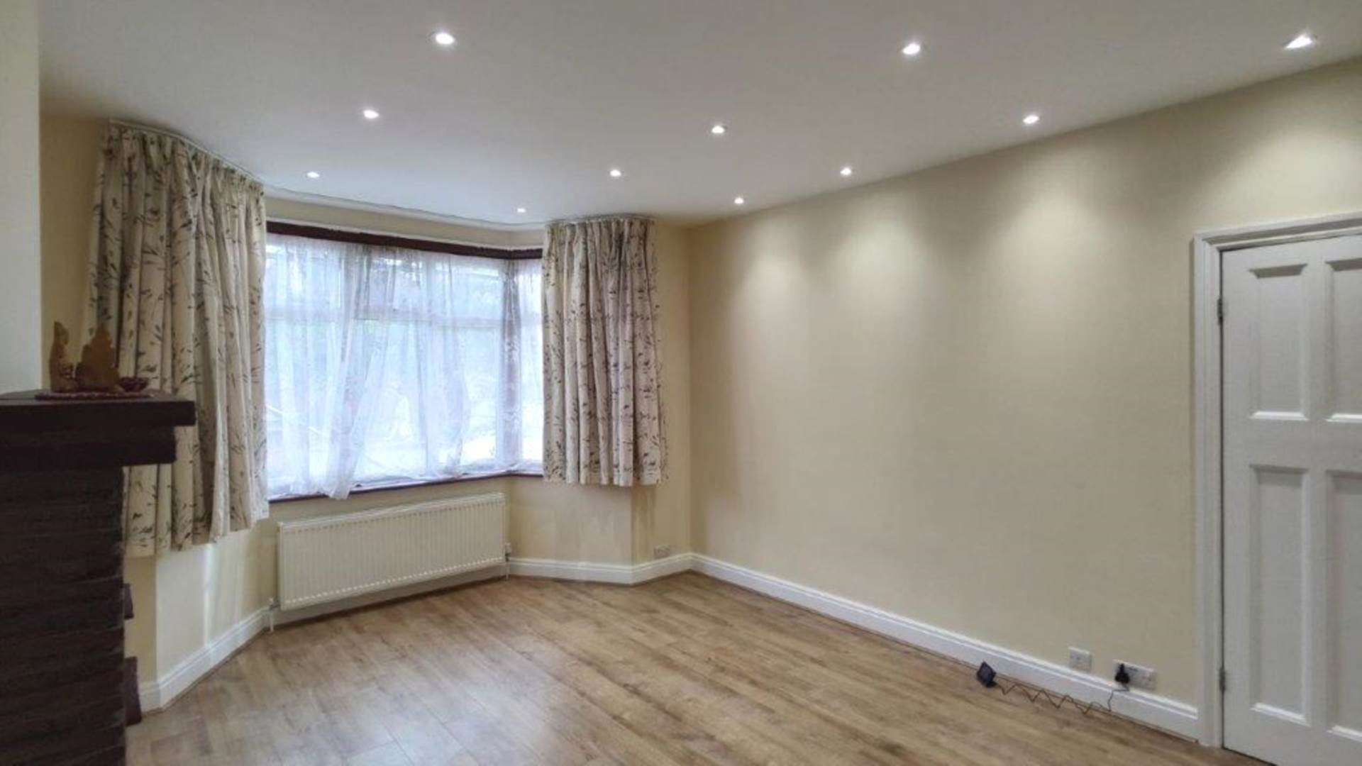 London HA8 7NB 4 bed semi-detached rental property internal/external image-1